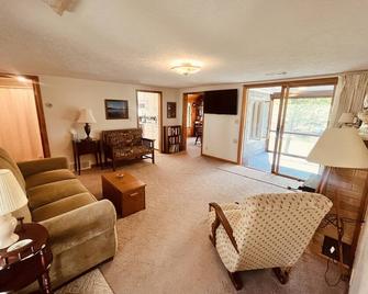 Platte River Cabin - Honor