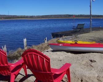 The River's Edge Hot Tub Wi-Fi Riverfront Pet Nature Relax Ski Stargaze Relax! - Indian River - Beach