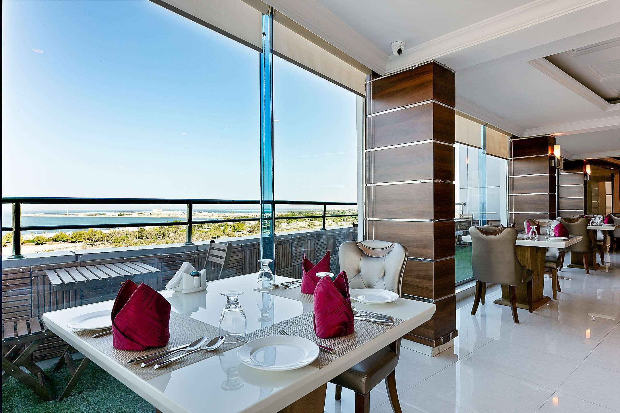 Crown Tower Hotel thumbnail 3