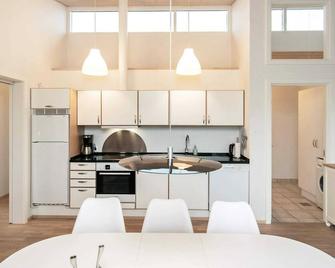 Tranquil Cottage Retreat-By Traum - Bogense - Kitchen