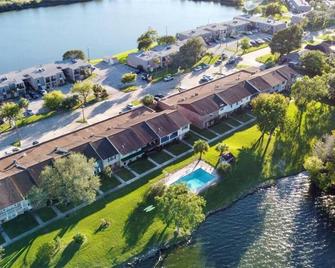 2-bedroom townhome in beautiful Texas City with WiFi, AC - Texas City