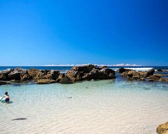 Breakers 2 - Mollymook - Beach