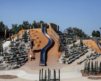 Nautique: Rustic & Charming, Walk 2 Beach & Shops - روزبد - حوض السباحة