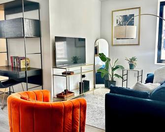 Huge Modern 2 bedroom in Little Italy - New York