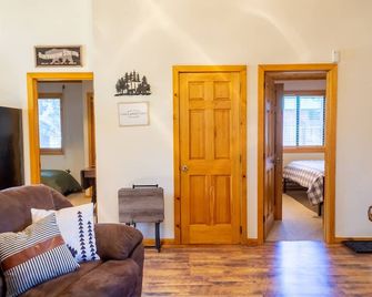 A cozy cabin in the White Mountains - Heber-Overgaard - Sala de estar
