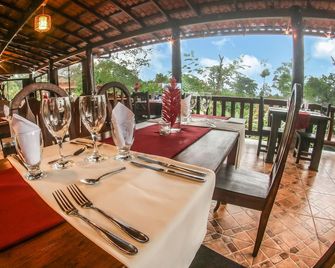 Hotel Rancho Cerro Azul - La Fortuna - Restaurant