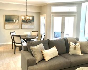 5 Star Living Laguna Niguel ! Elegance & Comfort Close To Beach & Ritz Carlton ! - Laguna Niguel - Living room