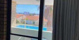 Ocean View Villas - Geraldton - Balkon