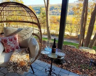 New luxury suite in the heart of wine country-steps from Benjamin Bridge Winery! - Wolfville - Balcon