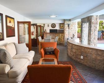 Aanmani Rose Guest House - Pretoria - Vardagsrum