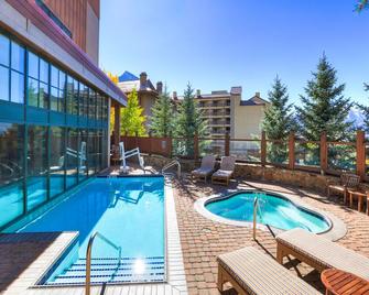 Modern King Room in Heart of Mt, Crested Butte Hotel Room - Crested Butte - Pool
