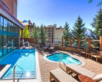 Modern King Room In Heart Of Mt. Crested Butte Hotel Room by RedAwning - Crested Butte - Pool