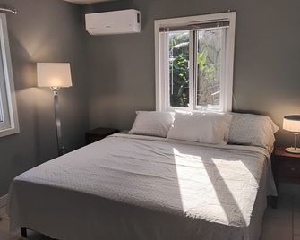 Charming 2-bedroom house with AC, WiFi in Sandy Bay - Sandy Bay - Schlafzimmer
