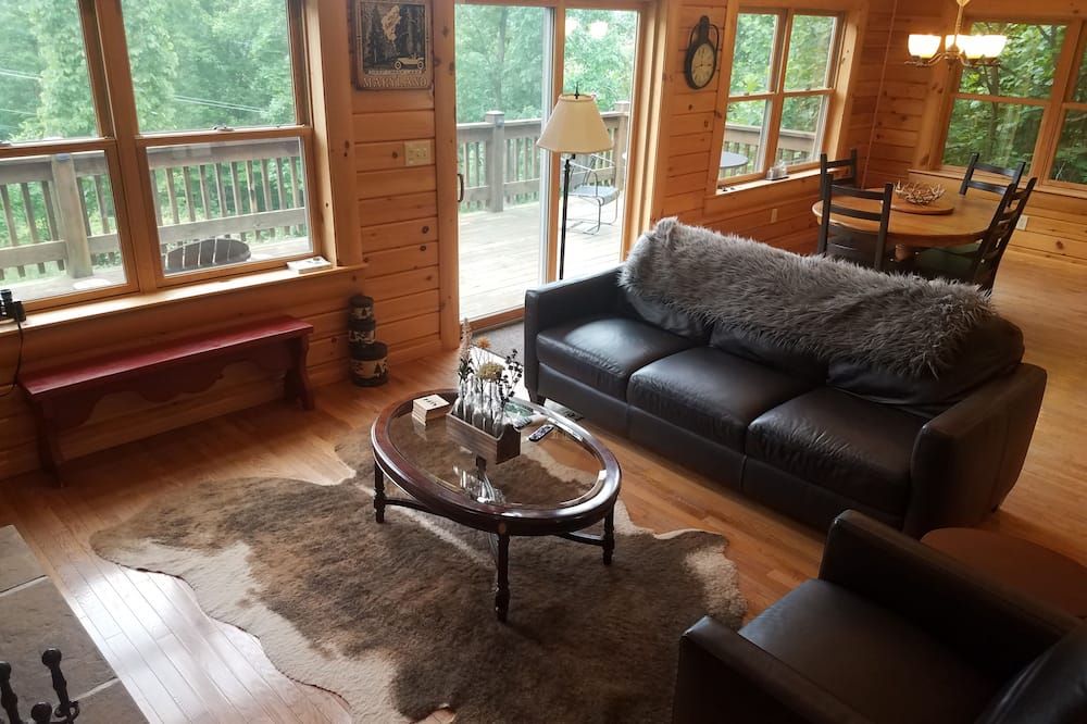 Kendall Retreat - 3BR Log Cabin Central to Deep Creek Lake and Nemacolin Resorts