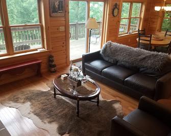Kendall Retreat @ Deep Creek Lake - Friendsville - Living room