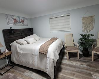 Newly renovated Modern Home 3BR-Family friendly 15 minutes from downtown Detroit - Dearborn Heights - Bedroom