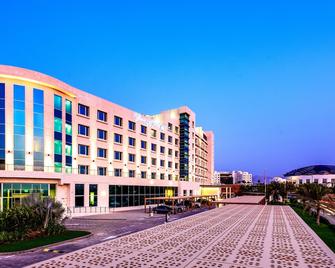 Crowne Plaza Muscat OCEC - Masqat - Gebouw