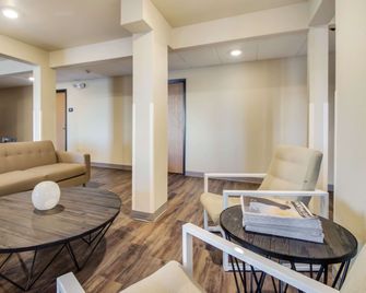 Econo Lodge Burlington I-70 - Burlington - Вітальня