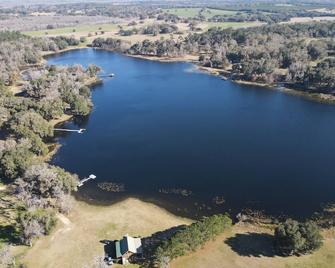 Rare private lake front cabin in Monticello, Fl. - Monticello - Вигляд зовні