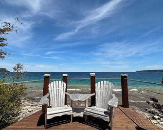 Beeshore Lakehouse: Waterfront Bliss & Comfort - Northern Bruce Peninsula - Beach