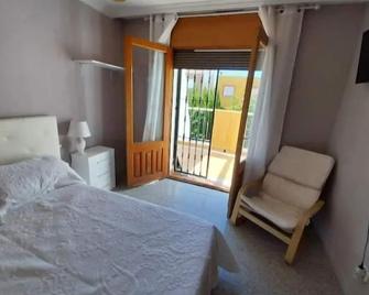 Casa Amplia ,luminosa y Bien Ubicada - Roquetas de Mar - Schlafzimmer