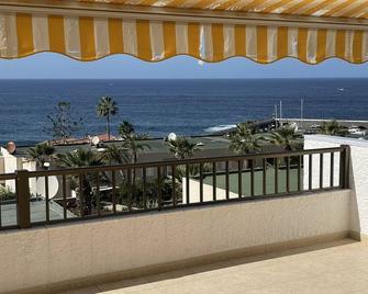 Tamara Alto - Los Gigantes - Balcony