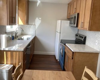Sunnyvale Serenity: Your Home Away from Home in the Heart of Silicon Valley - Sunnyvale - Kitchen
