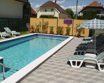 Holiday home in Balatonszarszo 45813 - Balatonszárszó - Pool