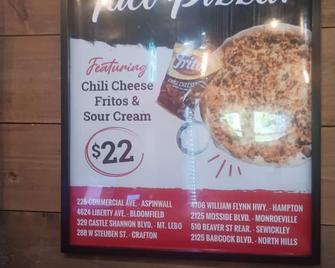 Charming 1-bedroom apartment with AC, WiFi in peaceful Coraopolis - Coraopolis