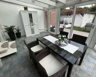 Familienfreundliche Ferienwohnung mit Wintergarten - Lützow - Patio