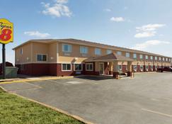 Super 8 by Wyndham Lees Summit - Lee's Summit - Bâtiment