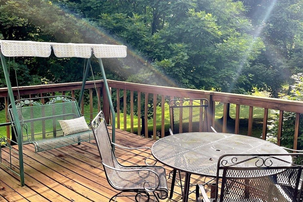 Adorable 2 Bedroom Cottage 3 blocks from downtown square - Harrison - Balcony