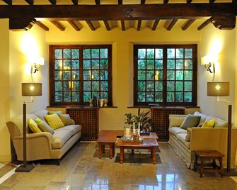 Parador de Santillana del Mar - סנטילנה דל מאר - סלון