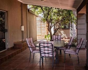 The Executive House - Newcastle - Patio