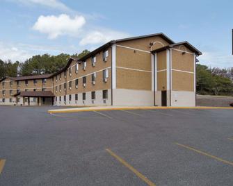 Super 8 by Wyndham Homewood Birmingham Area - Homewood - Edificio