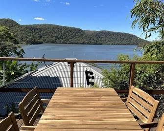 Cosy Cottage Above the Hawkesbury w/ Jetty - Brooklyn - Balcón
