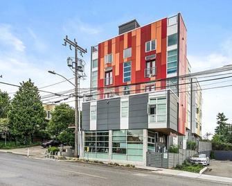 Pacific Trillium Studio, Wallingford 97 Walkscore - Seattle - Building