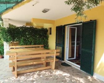 One bedroom apartment with terrace and sea view Lovište, Pelješac (A-10197-c) - Lovište - Patio