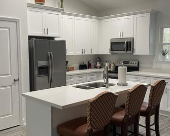 Entire Brand New house in historic Monticello Fl - Monticello - Kitchen