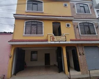 Confortable rooms, clean and económic. Free Wi-Fi, parking available - Santa Cruz del Quiché - Building