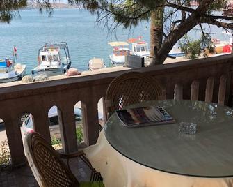 Ayazma Boutique Hotel - Ayvalik - Balcony