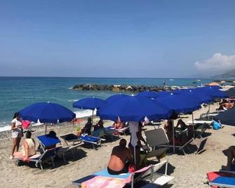 Sea Palace Hotel - Fuscaldo - Strand