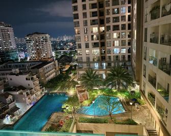 Soho Spacious Aparts, Central Location - Ho Chi Minh City - Pool