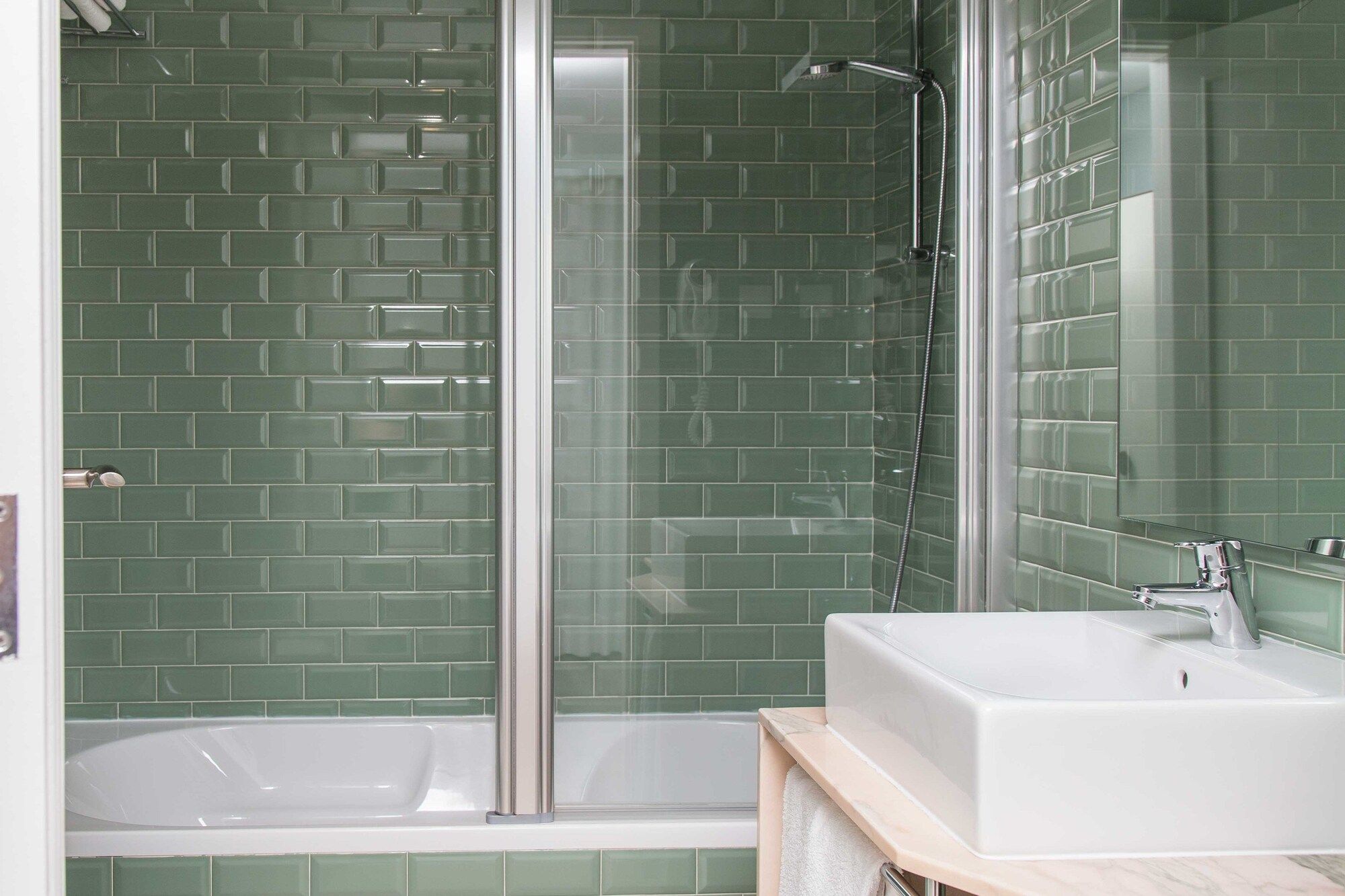 Hotel Aires Da Serra - Torres Novas - Bathroom