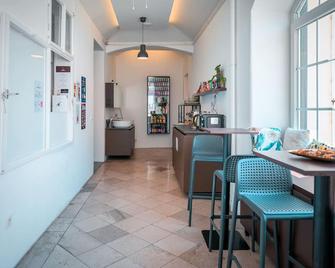 Atik Rooms - Ljubljana - Dining room