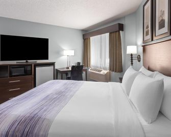 AmericInn by Wyndham Mankato Event Center - Mankato - Soveværelse