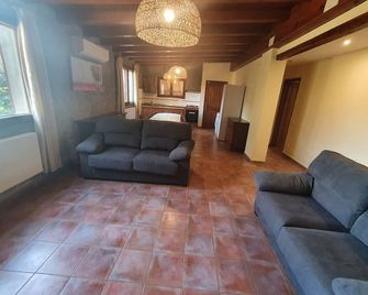 Rural apartment in the countryside very quiet and very close to everything i - Pedret i Marza - Living room