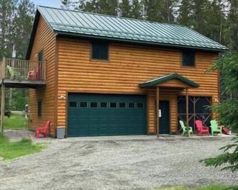 Year-round remote cabin that is great for the sporting enthusiasts. - Northome - Edificio