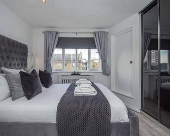 2 Bed town house with Garden in Hackney, London - London - Bedroom