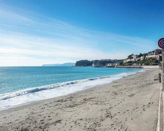 Il Porto - Celle Ligure - Пляж